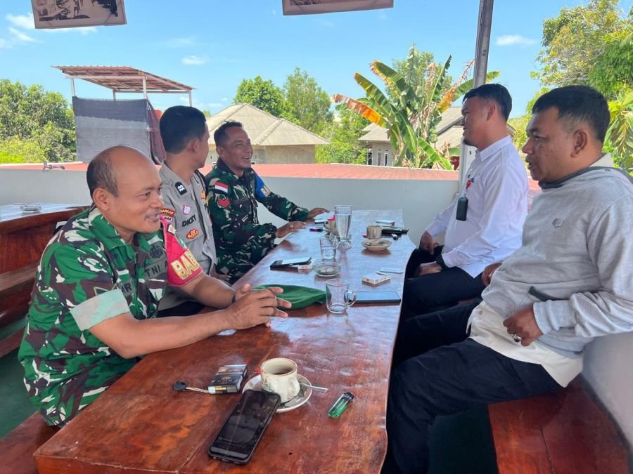 Babinsa kelurahan dompak laksankan silaturahmi serta memberi himbauan menjaga keamanan