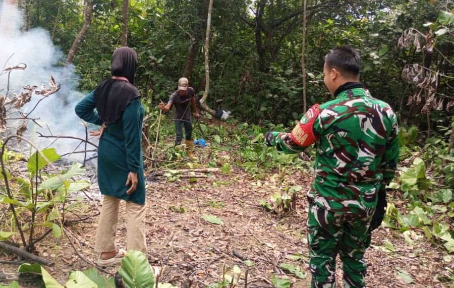 Babinsa Kelurahan Kampung Bugis sosialisasi tentang bahaya karhutla