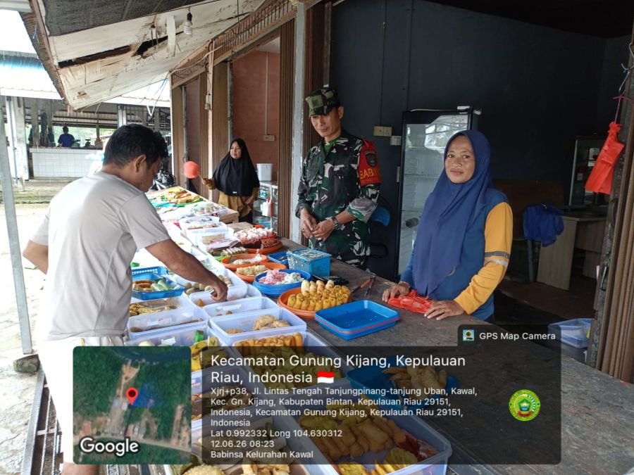 BABINSA KELURAHAN KAWAL HIMBAU UMKM JAGA KEBERSIHAN DAN KUALITAS PRODUKSI.