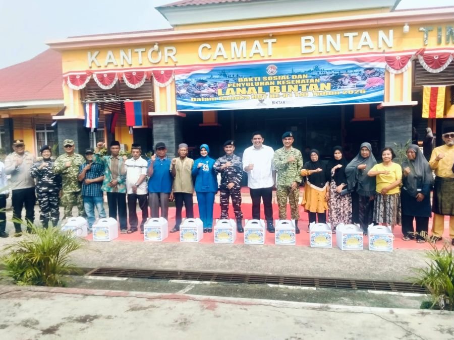 Babinsa Kelurahan Kijang Kota, Kecamatan Bintim, monitor kegiatan Penyuluhan Kesehatan Lanal Bintan.