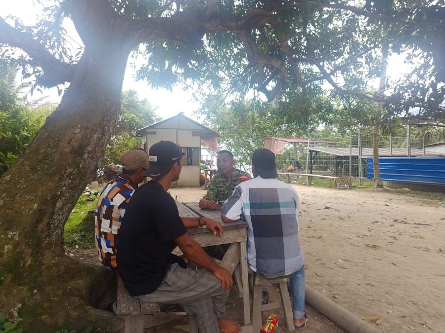BABINSA KELURAHAN MUNDAM LAKSANAKAN KOMSOS BERSAMA TOKOH MASYARAKAT DAN TOKOH PEMUDA