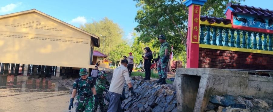 Babinsa Kelurahan Senggarang Koramil 01/Kota Kodim 0315/Tpi.Melaksanakan Karya Bakti.
