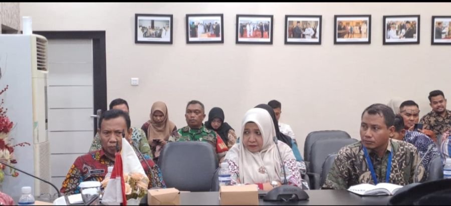 Babinsa Kelurahan Senggarang Pelda M.dian Koramil 01/Kota,Kodim 0315/Tanjung pinang.Menghadiri Rapat