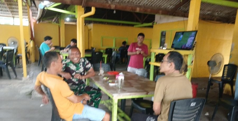 Babinsa Kelurahan Senggarang Ramil 01/Kota DIM 0315/Tpi melaksanakan Komsos