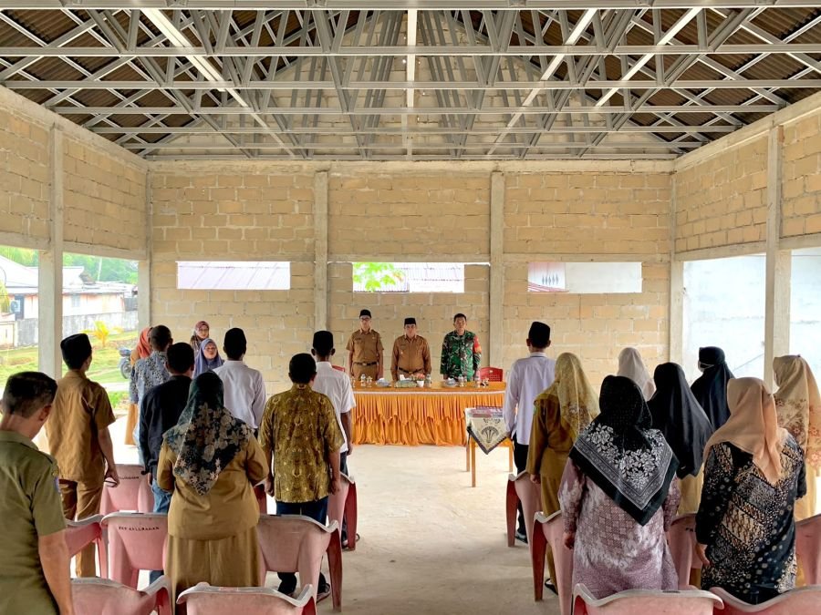 BABINSA KELURAHAN SERASAN MENGHADIRI PELANTIKAN KETUA RW 002 KAMPUNG AIR RAYA PERIODE 2026–2030.