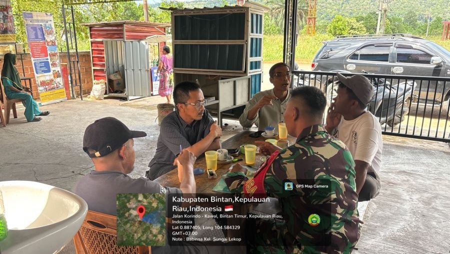 Babinsa Kelurahan Sungai Lekop Bantu dan Dampingi Warga Urus Pengajuan Akta Kelahiran