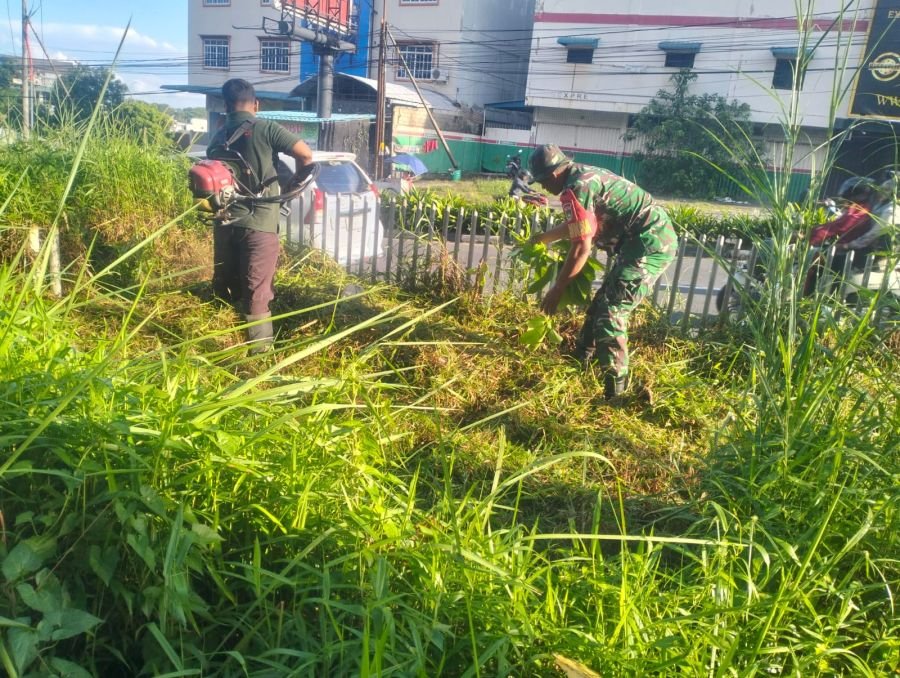 Babinsa kelurahan Tanjung Ayun Sakti laksanakan goro bersama ketua RT