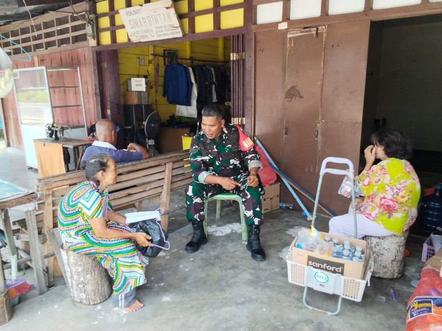 Babinsa Kelurahan Tanjung Uban Kota, Sertu S. Sembiring, pada hari Sabtu, 03 Oktober 2026.