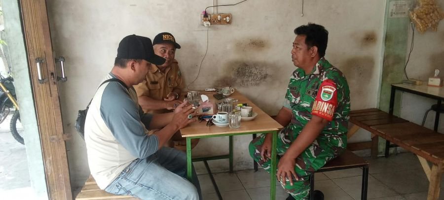Babinsa Teluk Lobam Dorong Pos Ronda Aktif Cegah Gangguan Kamtibmas