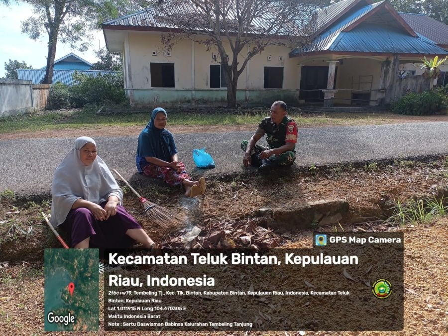 Babinsa Kelurahan Tembeling Tanjung Laksanakan Komsos Bersama Lansia dan Ibu-Ibu kampung Guntung