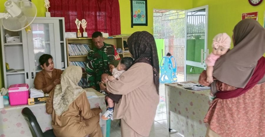 Babinsa Tembeling Tanjung Pantau Posyandu, Dukung Kesehatan Balita