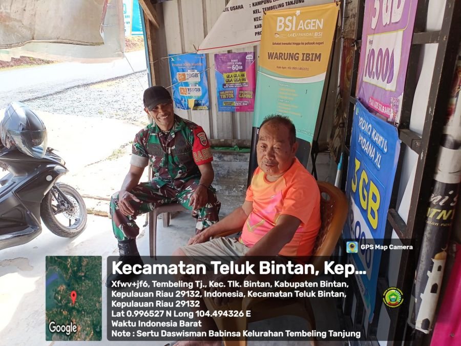 Babinsa Kelurahan Tembeling Tanjung Laksanakan Komsos dan Berikan Motivasi kepada Pedagang.