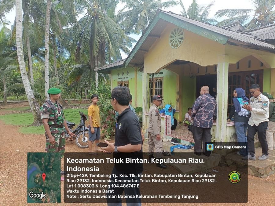 Babinsa Kelurahan Tembeling Tanjung Bersama Aparat Kelurahan Monitoring Wilayah.