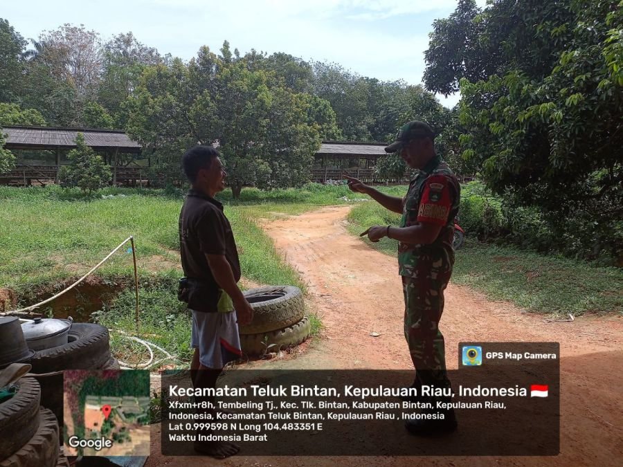 Babinsa Kelurahan Tembeling Tanjung Sambangi Peternak Ayam Petelur, Dukung Ketahanan Pangan.