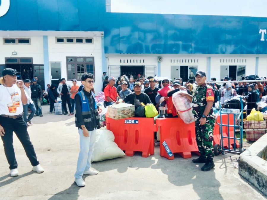 Babinsa Kijang Kota Laksanakan Pengamanan dan Monitoring Pemberangkatan Serta Kedatangan KM. Tidar