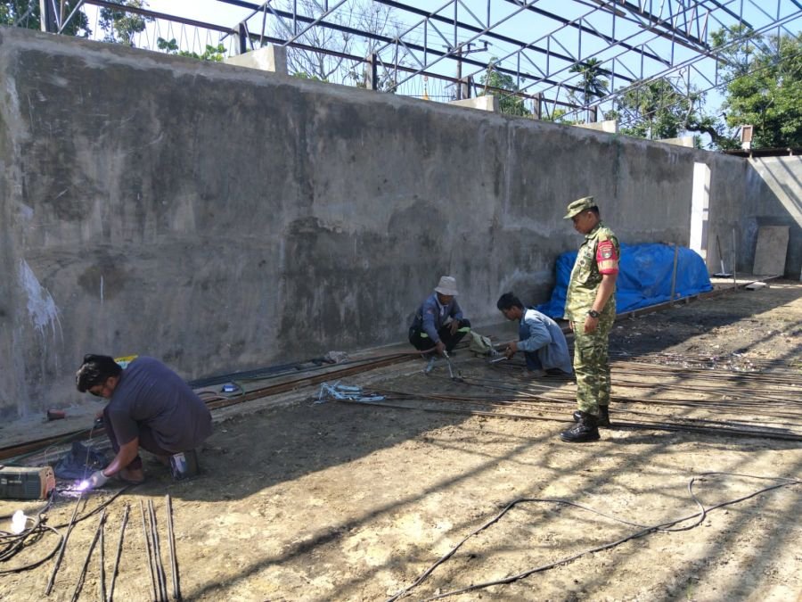 Babinsa Kodim 0301/Pekanbaru Pantau Pembangunan Koperasi Merah Putih di Sidomulyo Timur