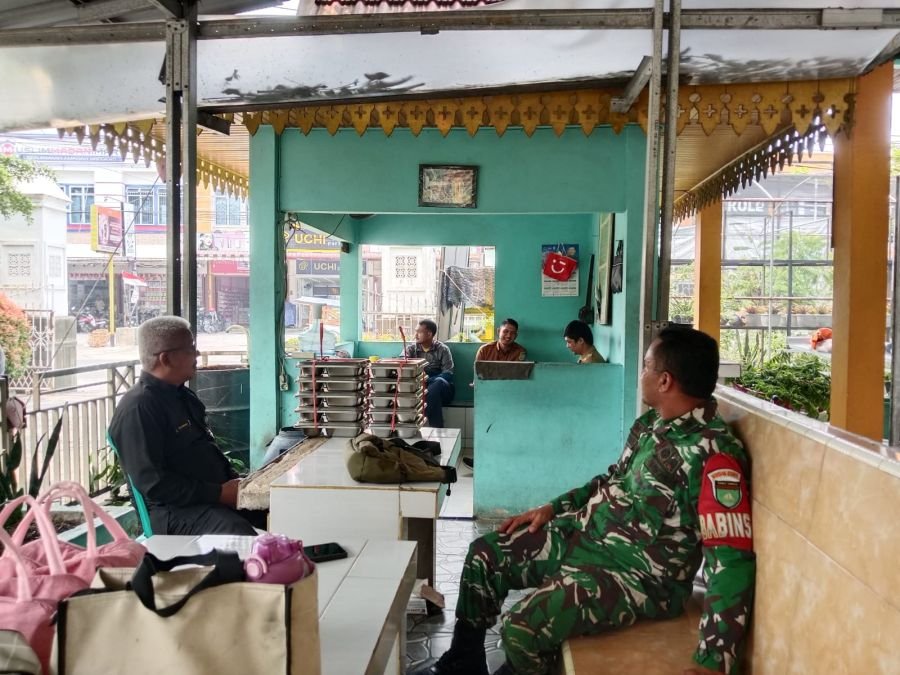 Babinsa Kodim 0301/Pekanbaru Perkuat Koordinasi Keselamatan Pelajar di Sekolah