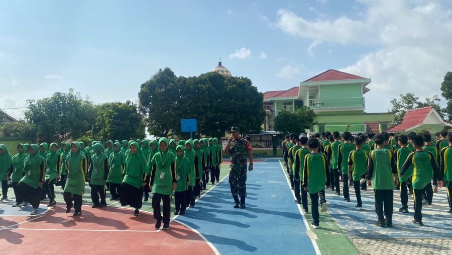 Babinsa Kodim 0317/TBK Perkuat Disiplin Pelajar Melalui Pelatihan PBB