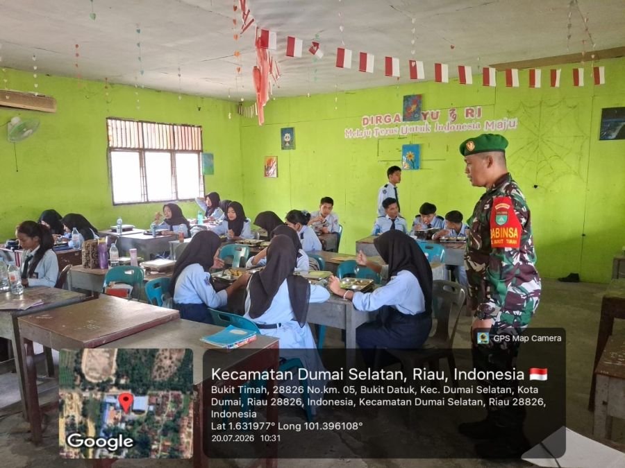 Babinsa Kodim 0320/Dumai Kawal Penyaluran 2.811 Porsi Makanan Bergizi Gratis untuk Pelajar