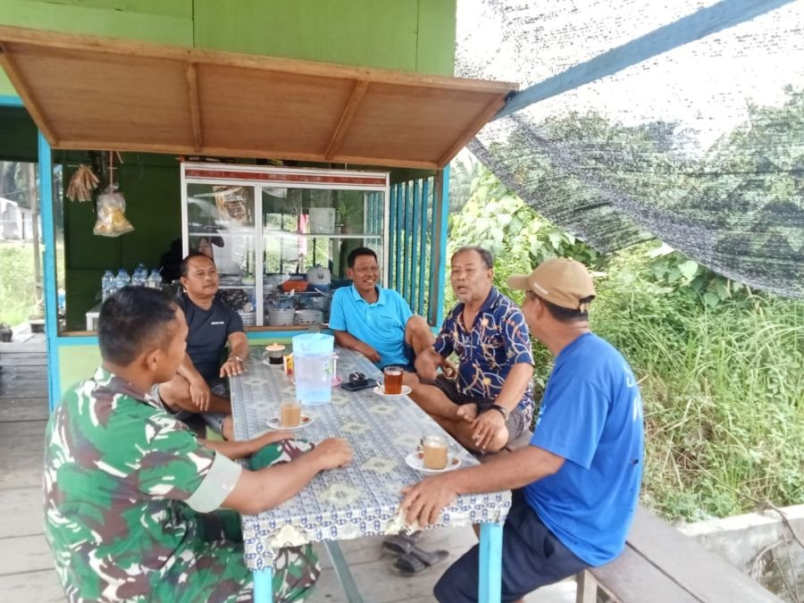 *Babinsa Komsos Dengan Tokoh Masyarakat Di Desa Binaan