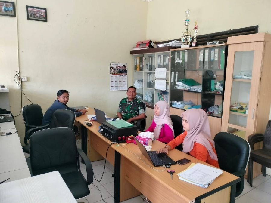 Babinsa Komsos di Kantor Desa, Perkuat Koordinasi Pemerintahan