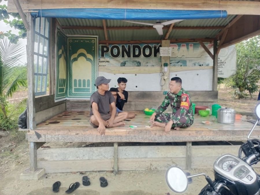 Babinsa komsos untuk menjalin tali silaturahmi bersama warga binaan