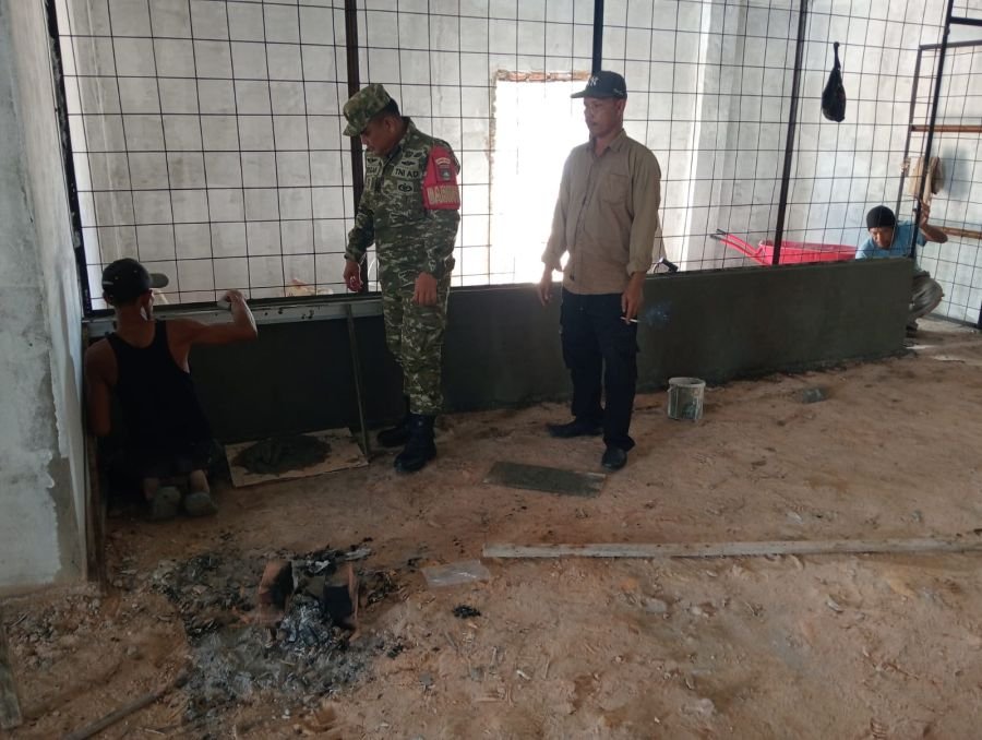 Babinsa Koptu Edward Siregar Terus Kawal Percepatan Pembangunan KDKMP Sungai Selari
