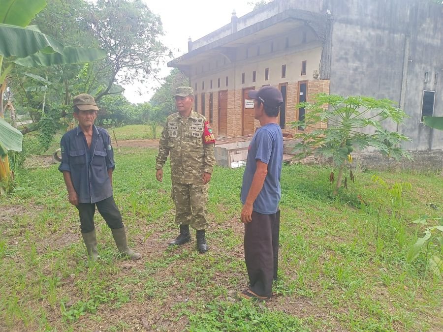 Babinsa Koramil 01 Rumbai Ajak Warga Bersama Cegah Karhutla