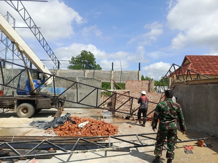 Babinsa Koramil 01 Rumbai Awasi Progres Pembangunan KDKMP di Kelurahan Palas