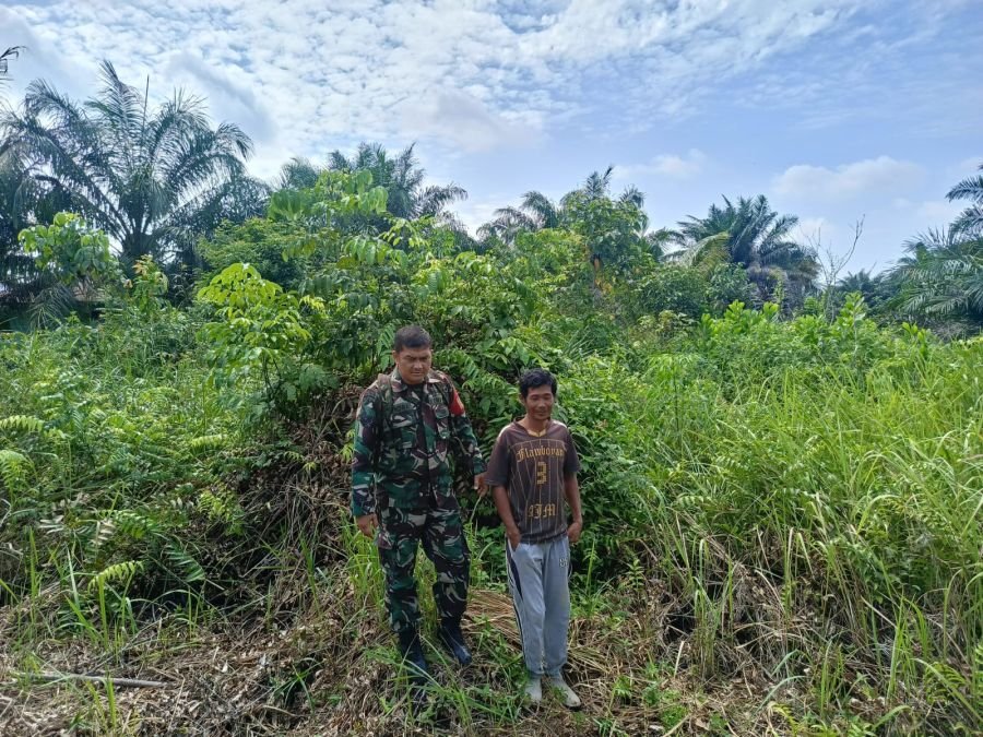 Babinsa Koramil 01 Rumbai Intensifkan Patroli Karhutla di Wilayah Rawan Kebakaran