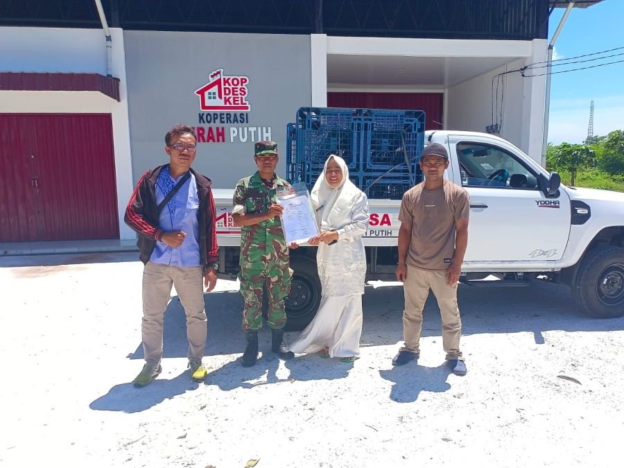 Babinsa Koramil 01 Rumbai Kawal Serah Terima Sarpras KDKMP Meranti Pandak