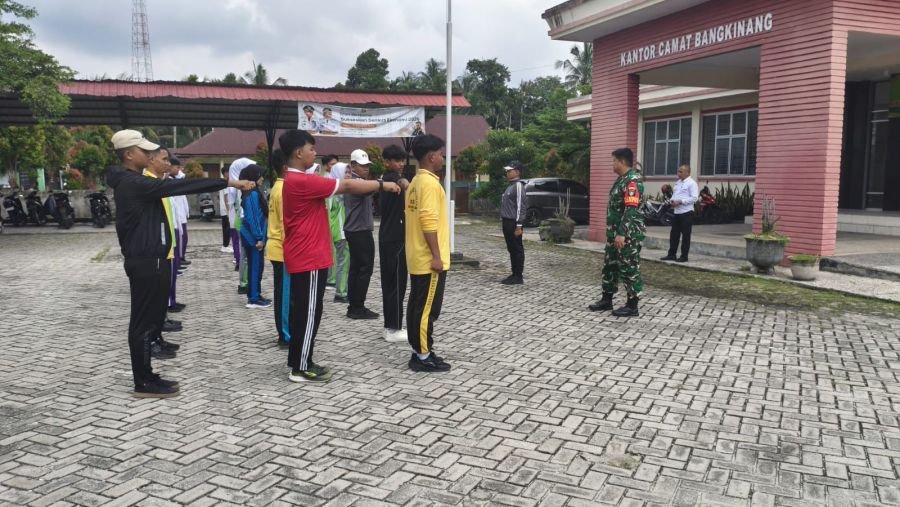 Babinsa Koramil 01/Bangkinang Terus Gembleng Calon Anggota Paskibra Tingkat Kecamatan Bangkinang 