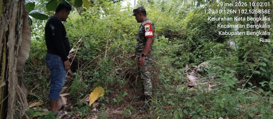 Babinsa Koramil 01/Bengkalis Bersama MPB Desa Sebaik Giat Patroli Karhutla