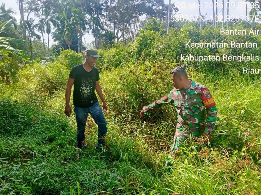 Babinsa Koramil 01/Bengkalis Gencarkan Patroli dan Sosialisasi Karhutla.