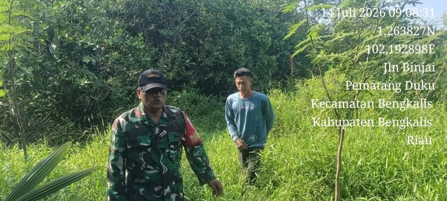 Babinsa Koramil 01/Bengkalis Gencarkan Patroli dan Sosialisasi Karhutla.
