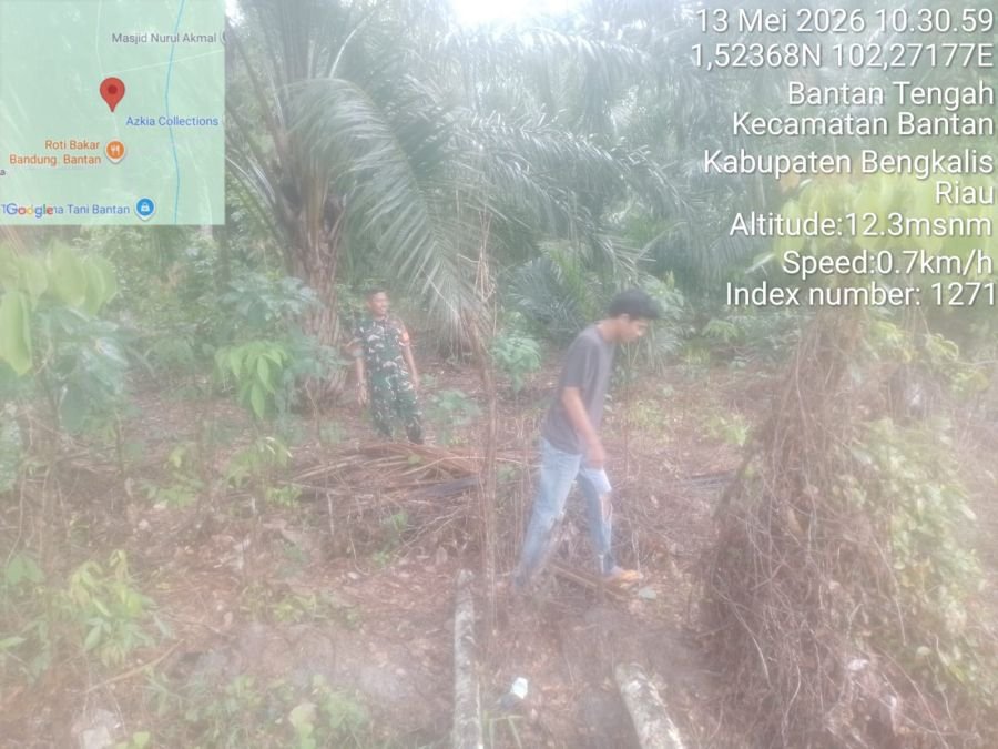 Babinsa Koramil 01/Bengkalis, Koptu Dedi Swarman, melaksanakan patroli kebakaran hutan dan lahan (Ka
