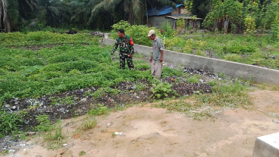 Babinsa Koramil 01/Dumai Gencarkan Patroli Karhutla, Sosialisasi Pencegahan Banjir