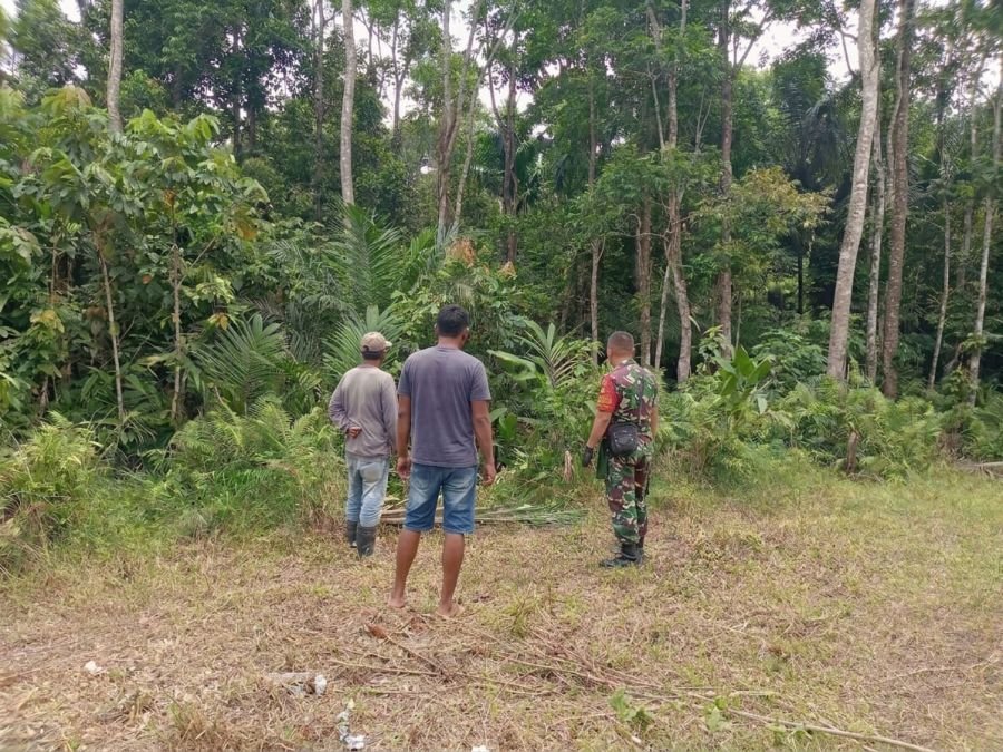 Babinsa Koramil 01/Dumai Laksanakan Patroli Karhutla, Sosialisasi Bencana Banjir dan Pendampingan Bu