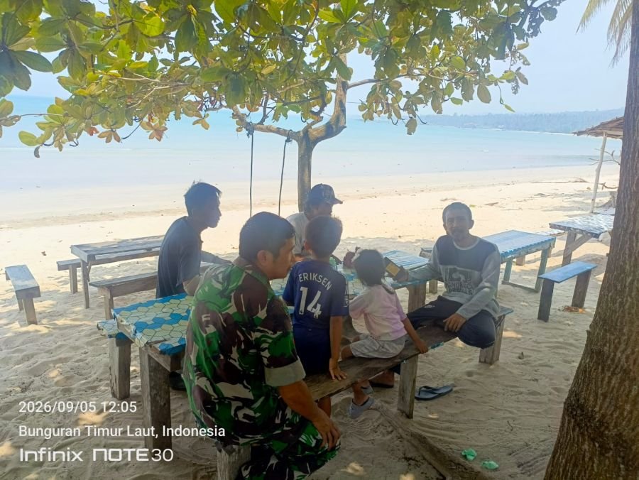“Babinsa Koramil 01/Ranai Tingkatkan Komsos dan Silaturahmi Bersama Warga Binaan di Desa Sebadai Ulu