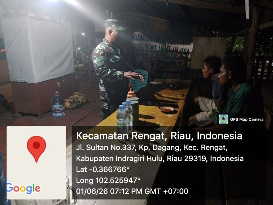 Babinsa Koramil 01/Rengat Melaksanakan Patroli Malam Di Kelurahan Kampung Dagang.