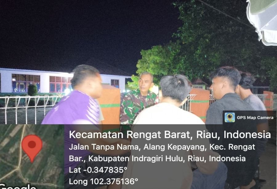 Babinsa Koramil 01/Rengat Melaksanakan Patroli Malam Jaga Lingkungan