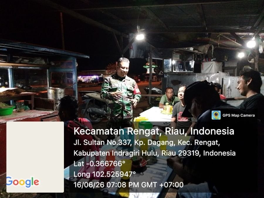 Babinsa Koramil 01/Rengat Melaksanakan Patroli Malam Di Kel kampung dagang.