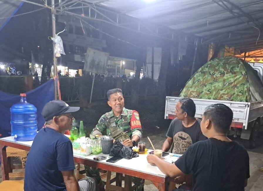Patroli Malam Babinsa Rengat Perkuat Keamanan Sungai Beringin