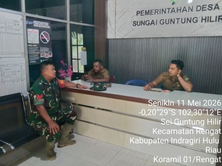 Babinsa Koramil 01/Rengat Melaksanakan Komsos Dan Silaturahmi Dengan Perangkat Desa