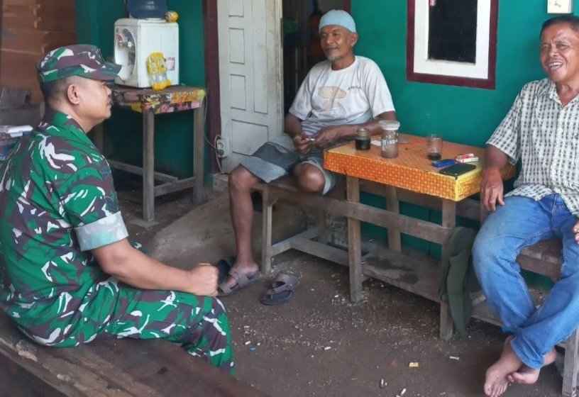 Babinsa Koramil 01/Rengat Silaturahmi Dan Komsos Dengan Warga Binaan