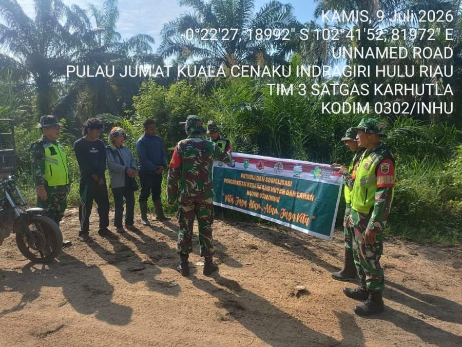 Babinsa Koramil 01/Rengat Tingkatkan Patroli Karhutla dan Sekaligus Sosialisasi
