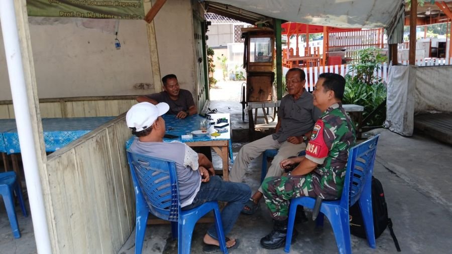 Babinsa Koramil 01/Rumbai Ajak Warga Limbungan Baru Hindari Pembakaran Sampah