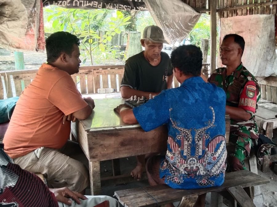 Babinsa Koramil 01/Rumbai Ingatkan Warga Sri Meranti Waspadai Karhutla