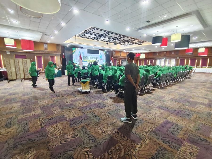 Babinsa Koramil 01/Rumbai Monitor Olahraga Bersama Persit KCK di Rumbai Country Club