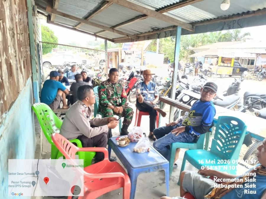 Babinsa Koramil 01/Siak Bangun Kedekatan dengan Warga, Komsos di Tumang Angkat Isu Gotong Royong